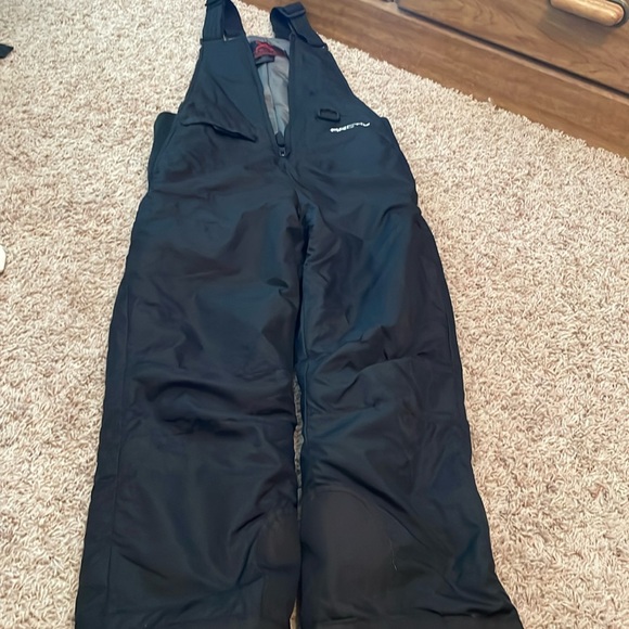 Youth XS Snowsuit - Picture 1 of 5